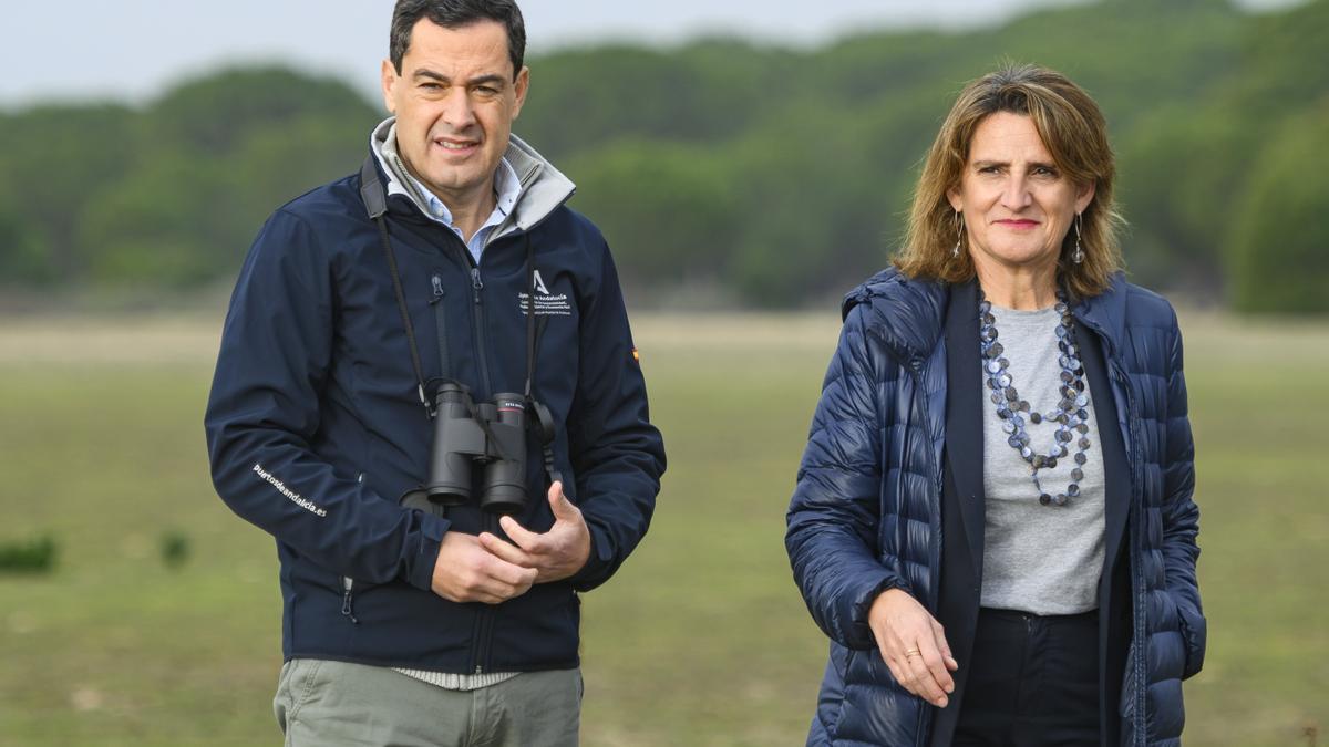 Juanma Moreno y Teresa Ribera visitan el Parque Nacional de Doñana.