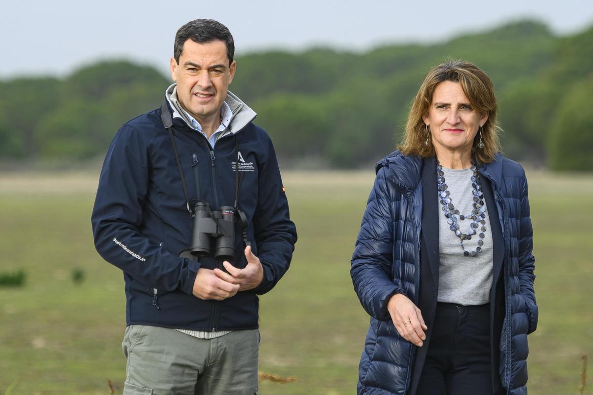 Juanma Moreno y Teresa Ribera visitan el Parque Nacional de Doñana.