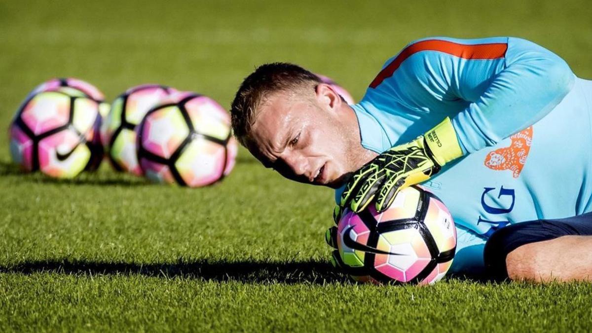 Cillessen se entrena con la selección holandesa.