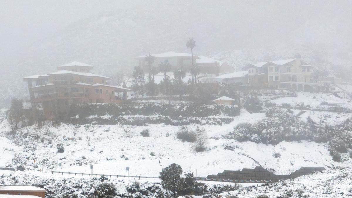 Fuertes nevadas en el sur de California