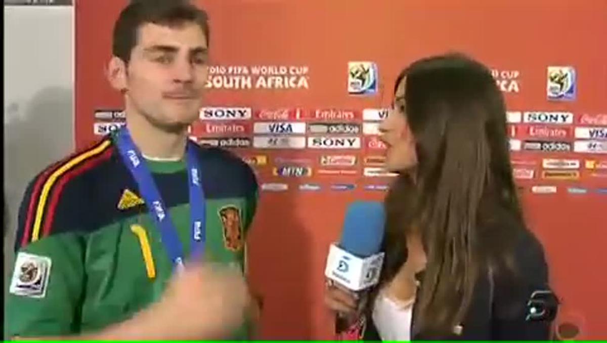 Sara Carbonero ya ha dado a luz a Martín Casillas Carbonero, el primer hijo para ella y su pareja, el portero Iker Casillas. El alumbramiento ha tenido lugar a eso de las 3 de la tarde, se ha producido mediante cesárea, y tanto el bebé como la recién estrenada mamá se encuentran en perfecto estado. «Tras largos meses de espera, Martín ya está aquí. Ha pesado 3,850 kg. y tanto él como su madre se encuentran perfectamente y ahora descansan», informaba el deportista a través de un comunicado, al tiempo que expresaba su enorme felicidad. «Estoy tremendamente feliz. Es el momento más emocionante de mi vida», describía.