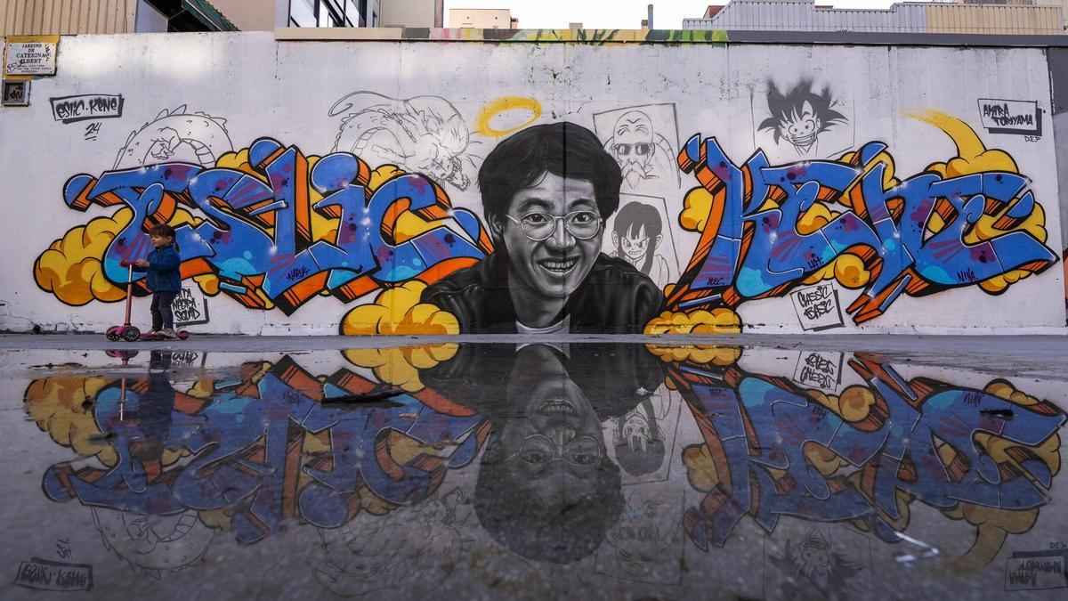 Mural homenaje a Akira Toriyama, creador de 'Dragon Ball', en Barcelona.