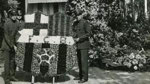 Ofrenda floral del FC Barcelona ante el monumento de Rafael Casanova en 1935.