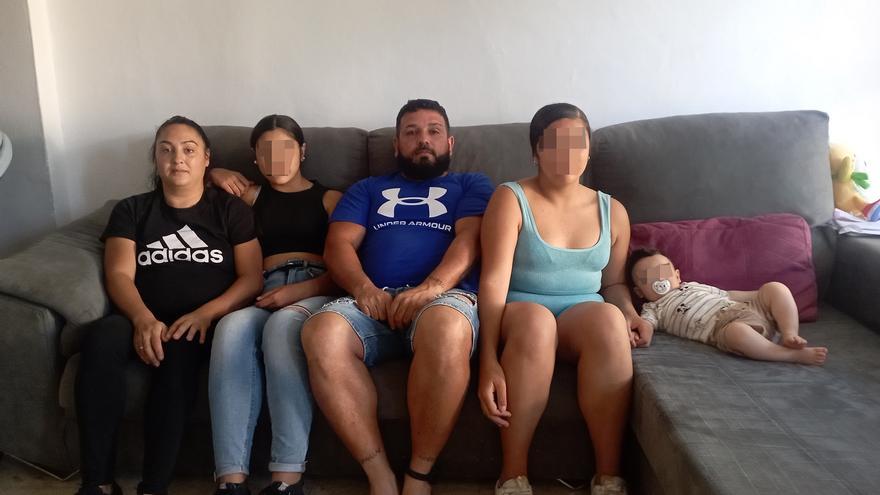 La familia que será desahuciada el miércoles pide a la Junta de Andalucía más tiempo