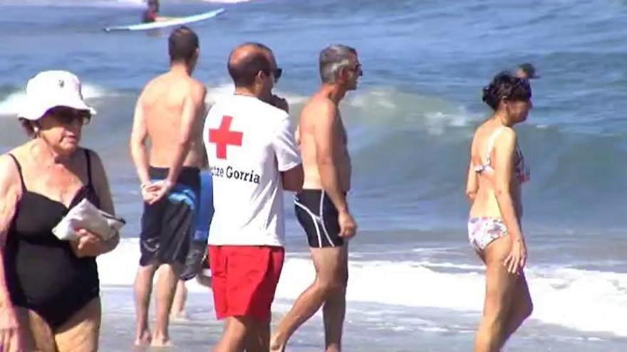 Sin respeto a las banderas rojas en las playas españolas