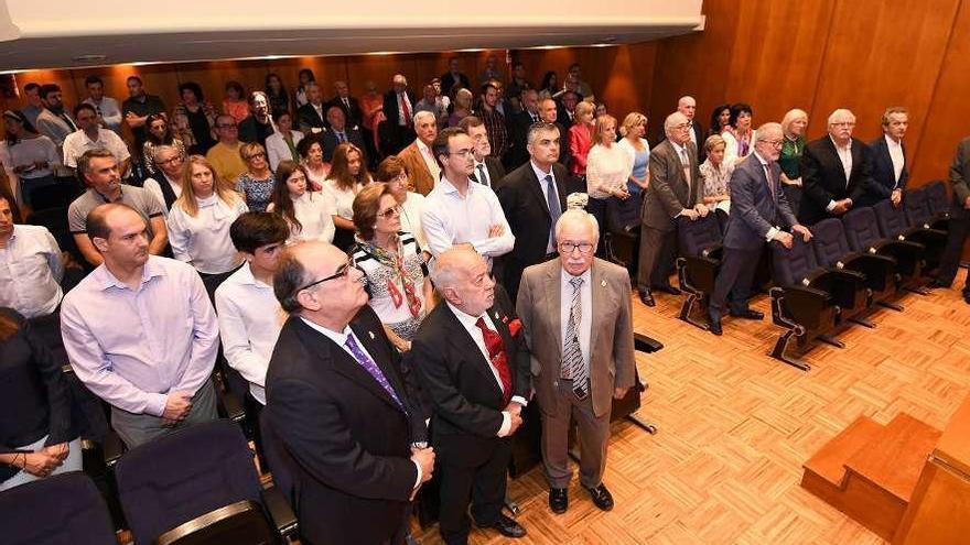 Asistentes al acto de homenaje al los médicos jubilados organizado por el Colegio en Pontevedra. // G. S.