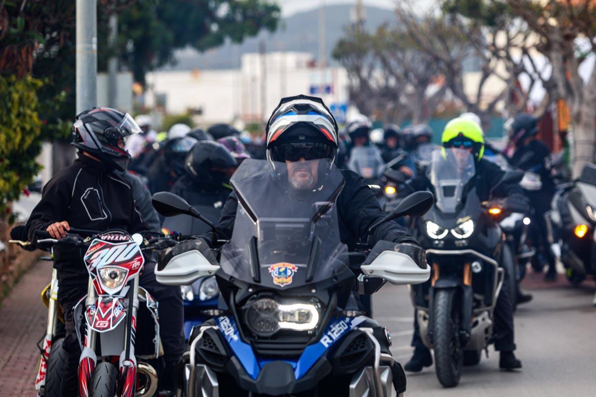 El cortejo fúnebre del Pitiús Team Motoclub al joven motorista fallecido en Ibiza
