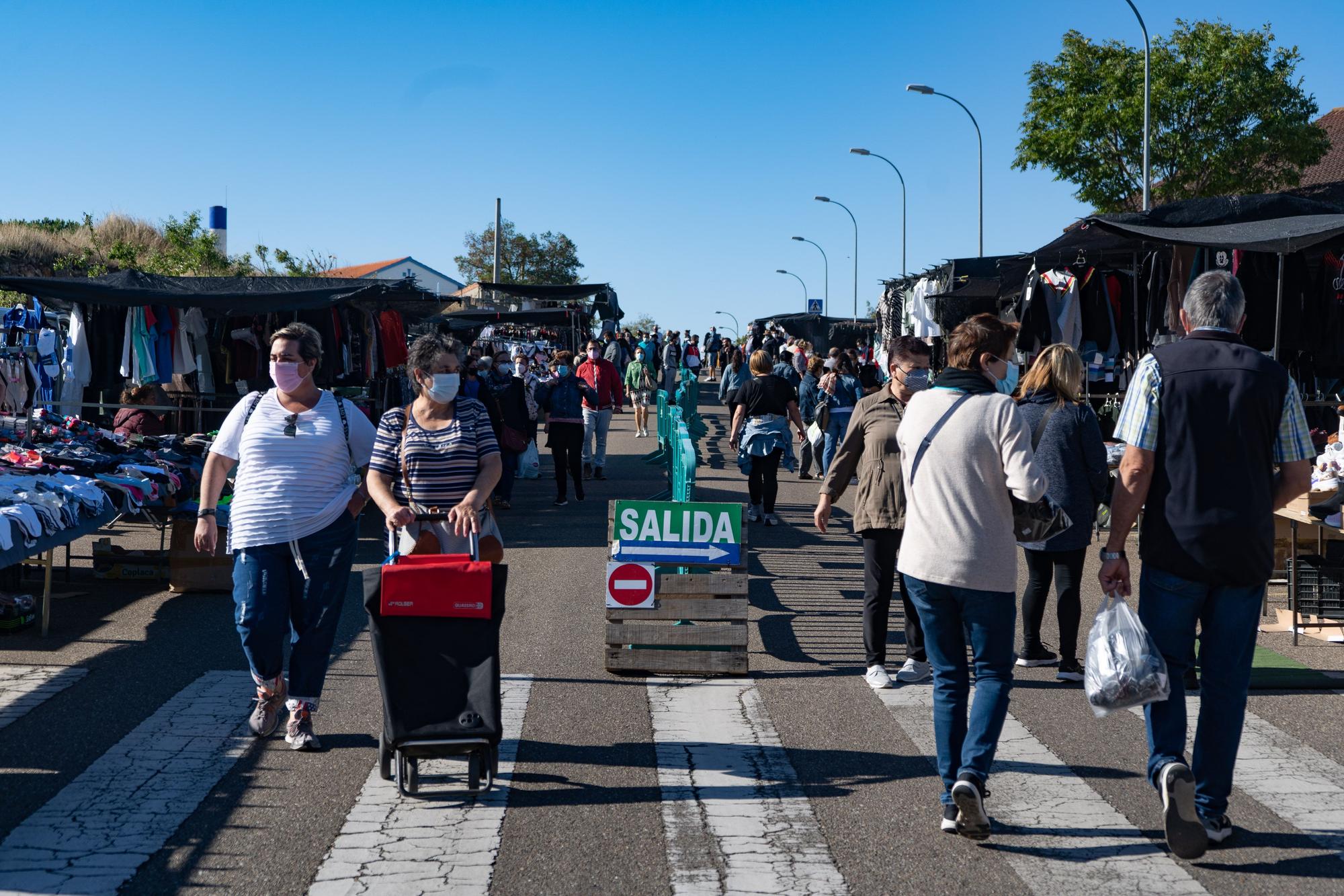 GALERÍA | Los ambulantes de Zamora piden a gritos nueva normalidad en el mercadillo