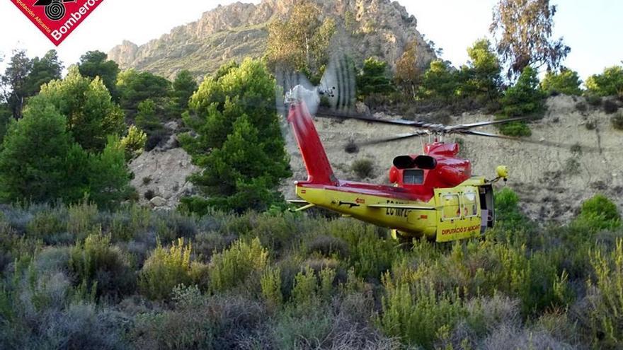 El helicóptero en el momento del rescate.