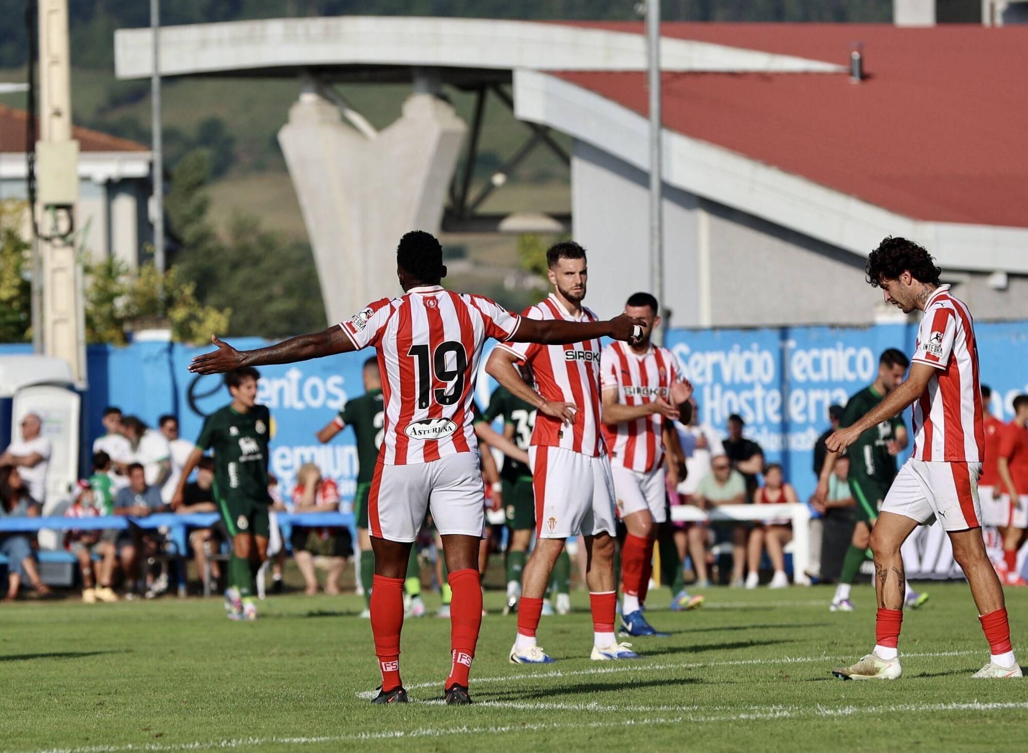 EN IMÁGENES: Amistoso de pretemporada en Grado entre Sporting y Racing de Santander
