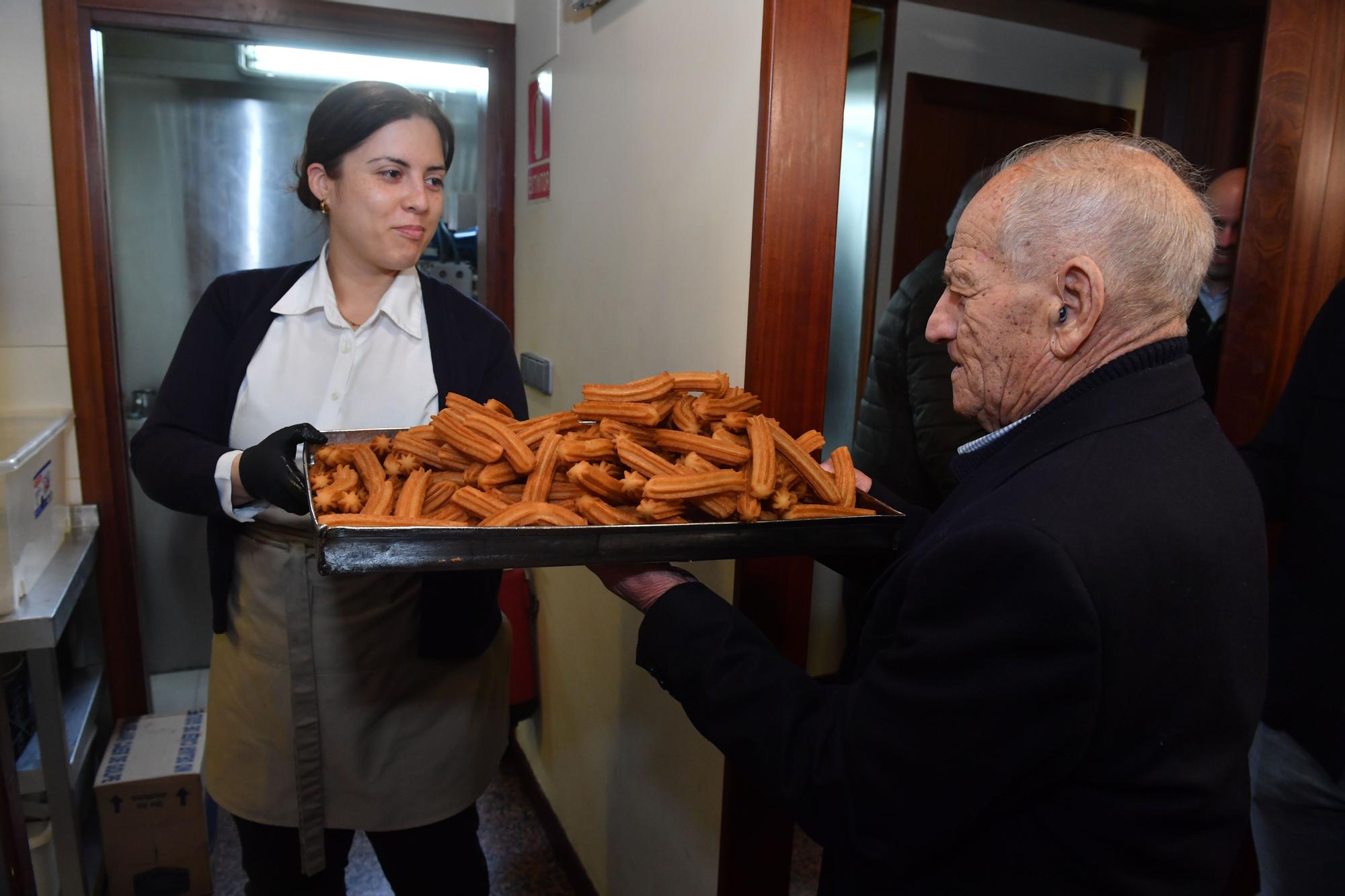 César Bonilla cumple 90 años y lo celebra en el local más antiguo de Bonilla a la Vista que funciona en A Coruña