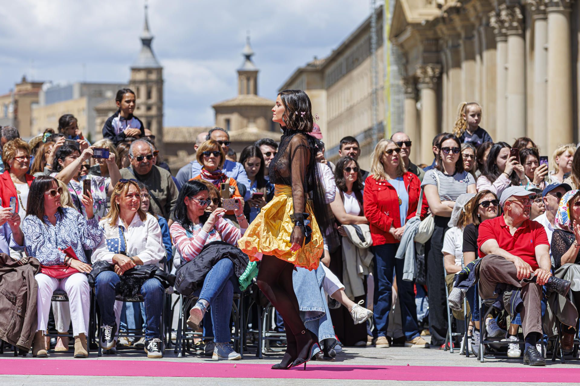 EN IMÁGENES | La Aragón Fashion Week toma la plaza del Pilar