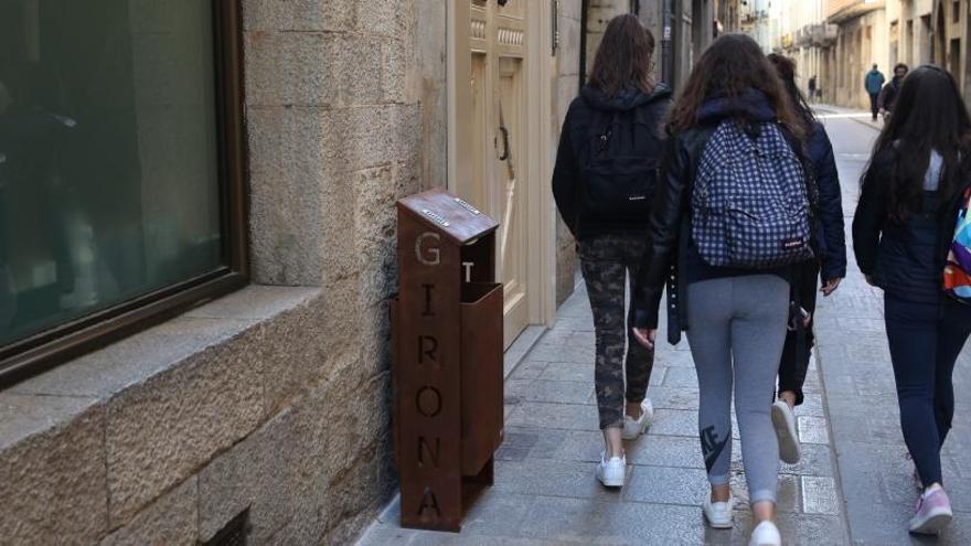 Girona instal·la papereres noves al Barri Vell