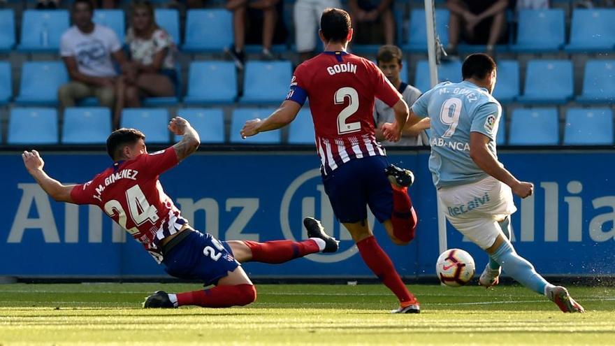 Maxi Gómez justo antes de su gol ante el Atlético de Madrid // Efe