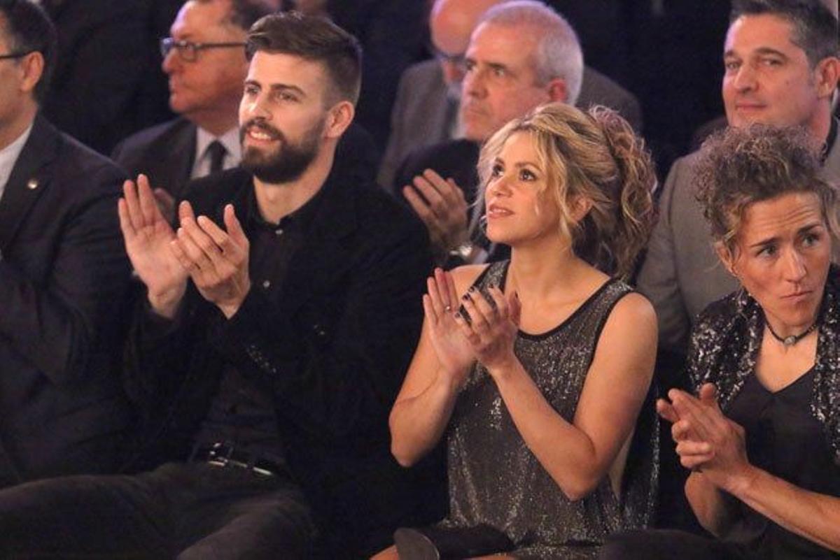 Piqué y Shakira aplauden durante la 'Festa de l'esport catalá'