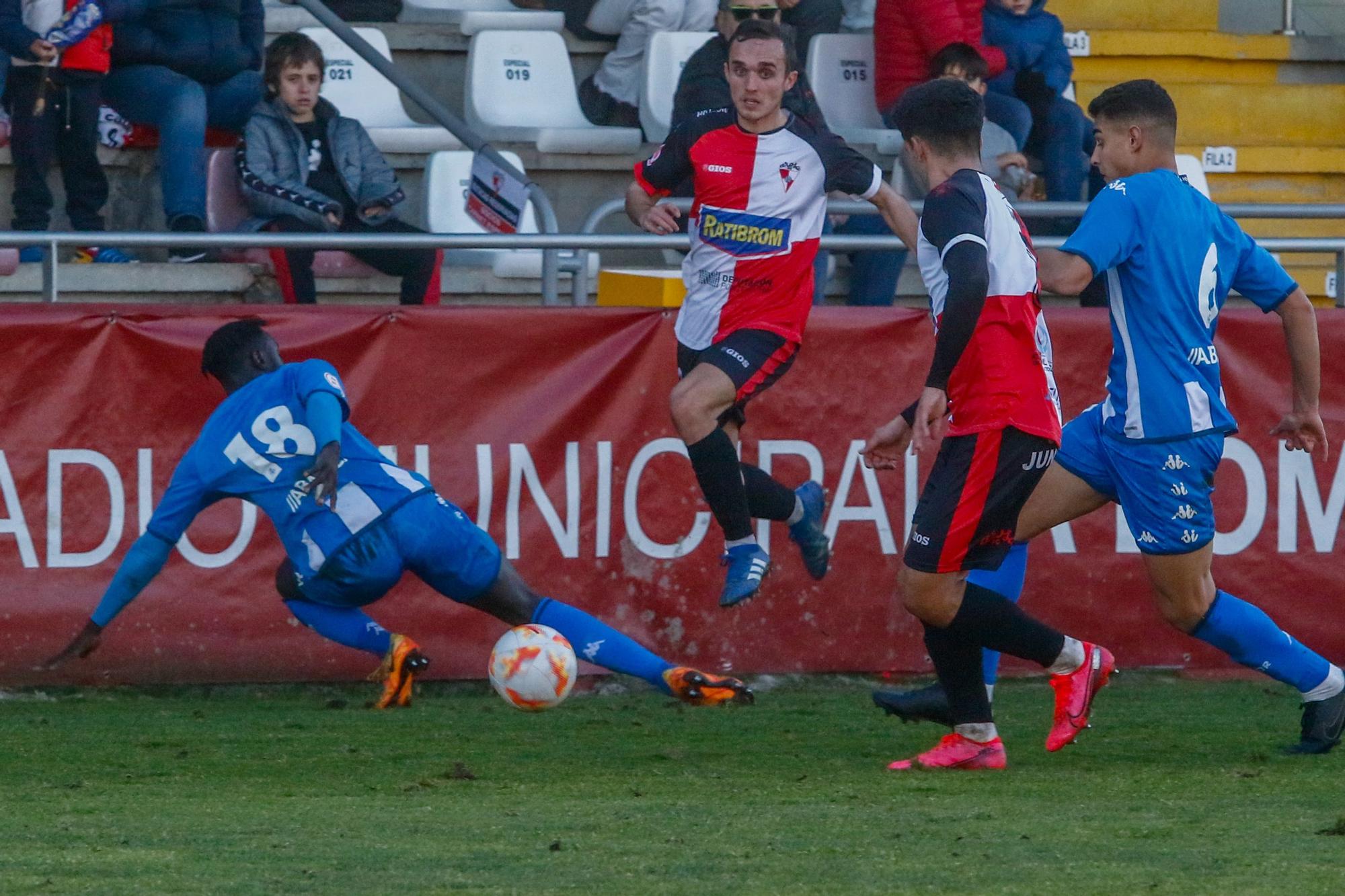 Las mejores imágenes del Arosa-Fabril con las gradas de A Lomba a rebosar