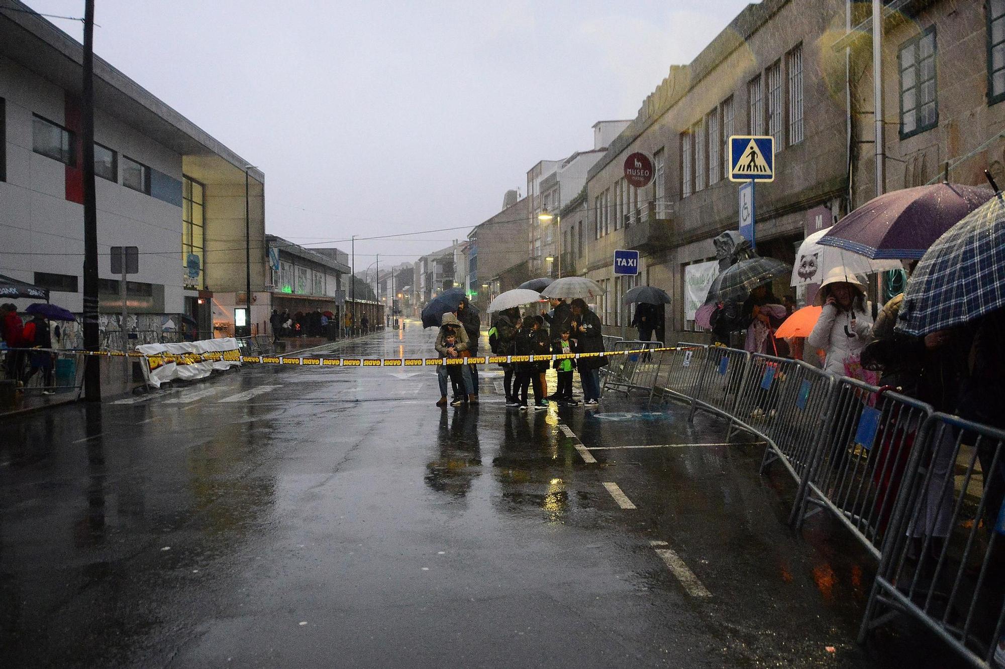 La XXVI Carreira San Martiño de Bueu, contra la lluvia y el viento