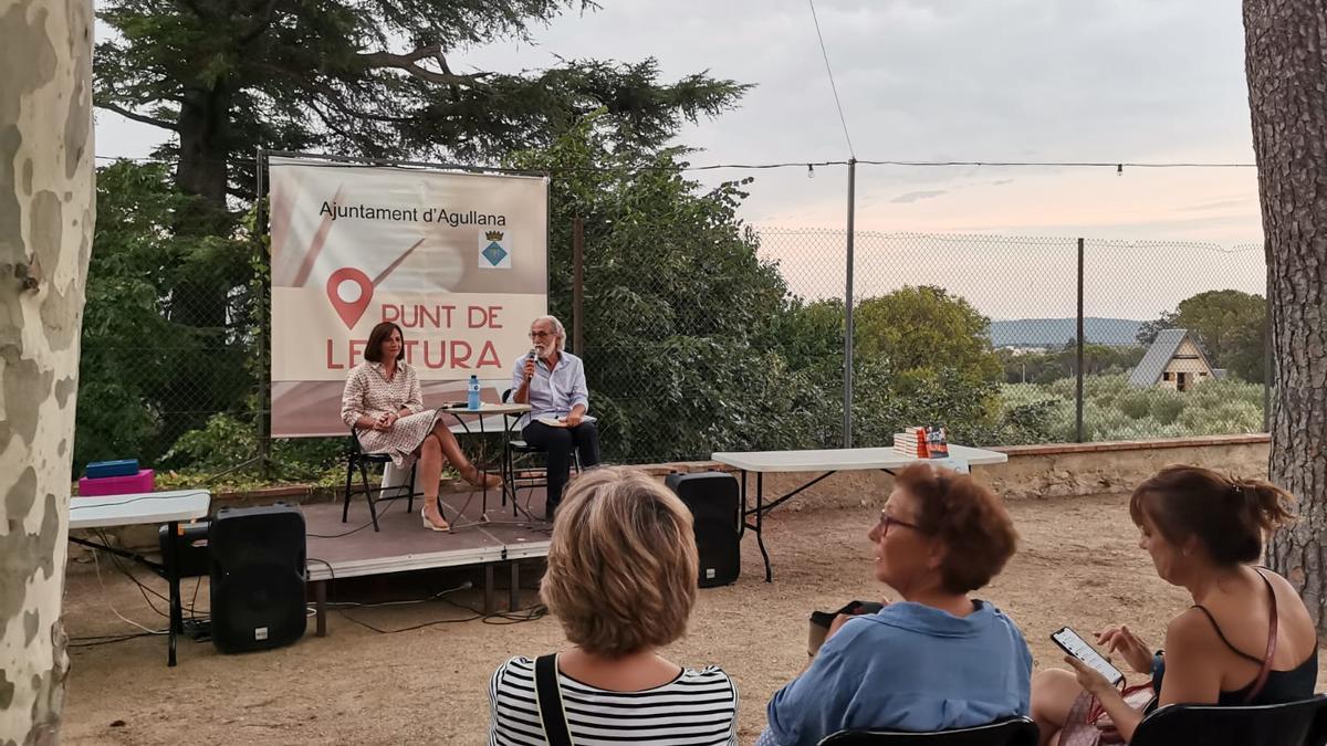 Un moment de la presentació del llibre de Maite Salord a Agullana