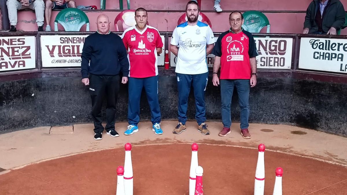 Alejandro Nuño y Abelardo López, en el centro, con los armadores, antes de su semifinal.