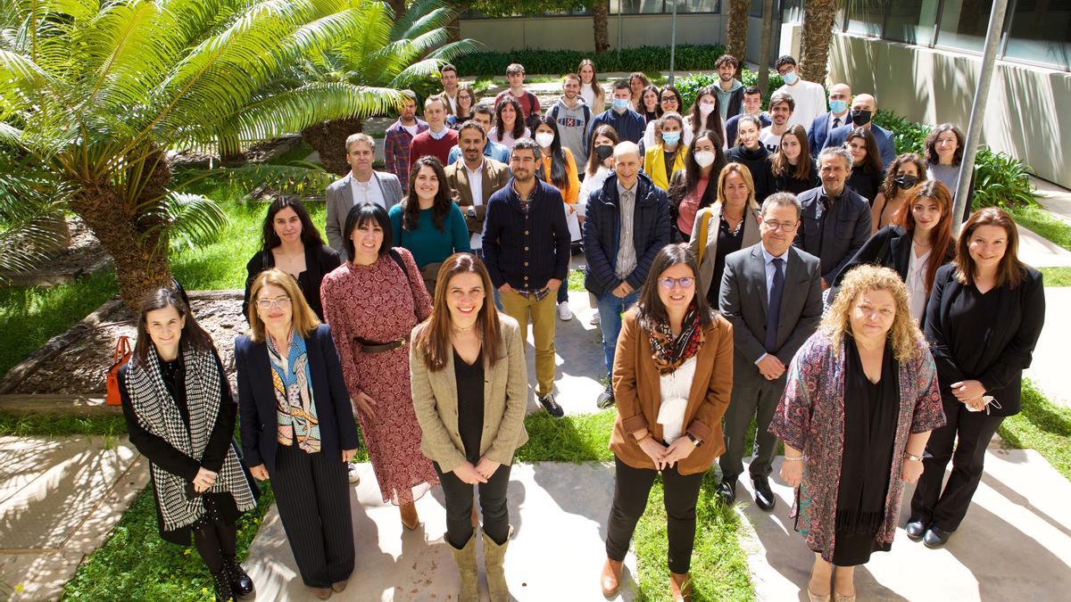 Foto de família de l&#039;acte de clausura de Gennera 5CV Summit a la UA.