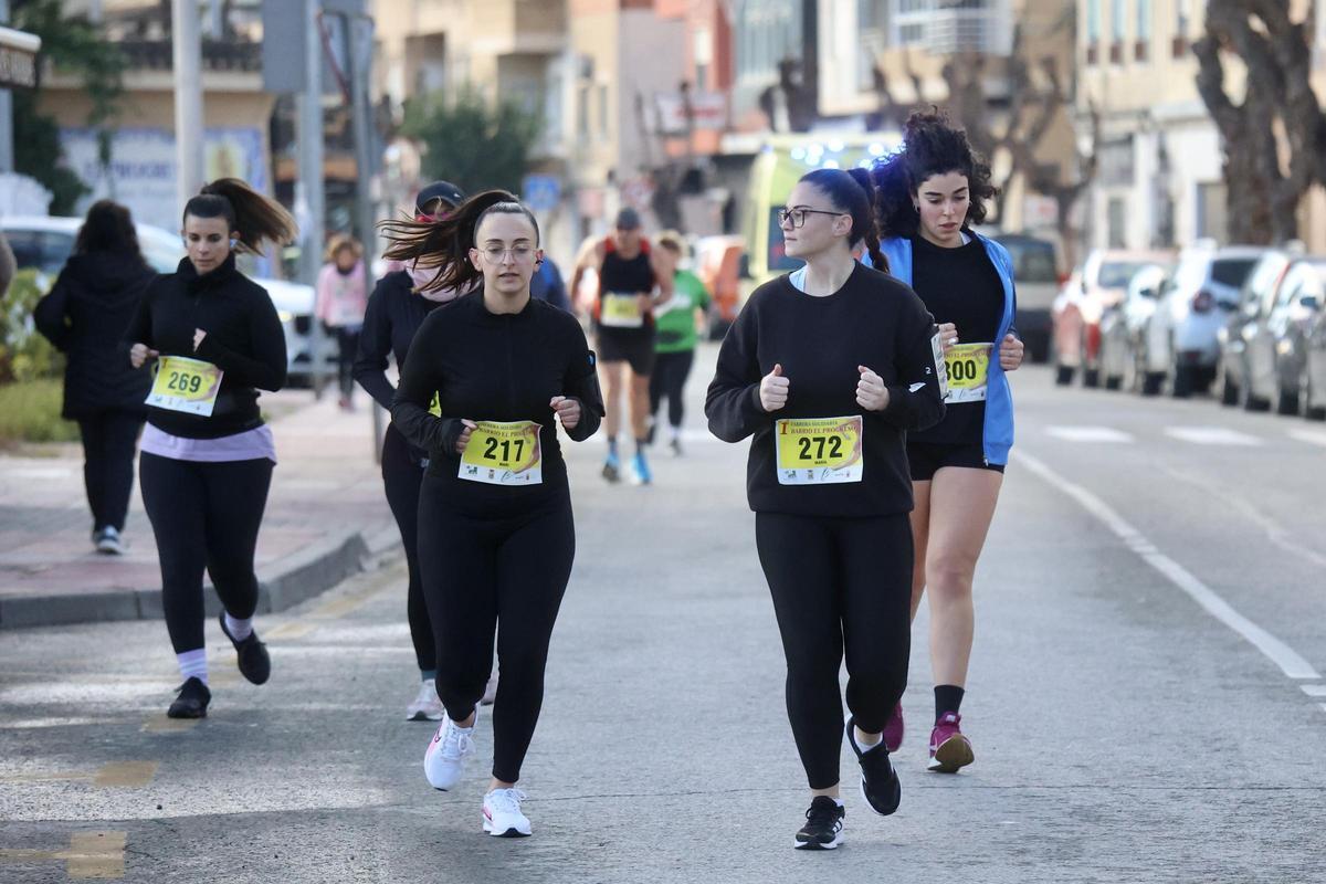 Las imágenes de la carrera popular solidaria en el barrio de El Progreso