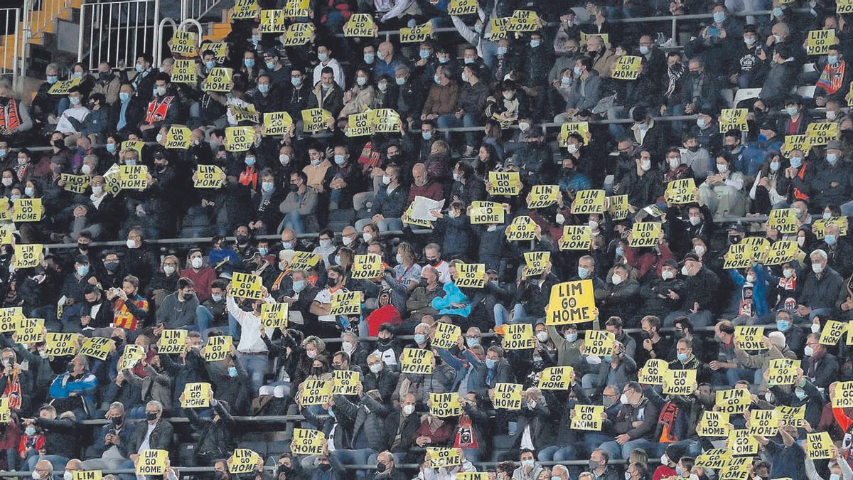 Protesta generalizada contra Lim en Mestalla