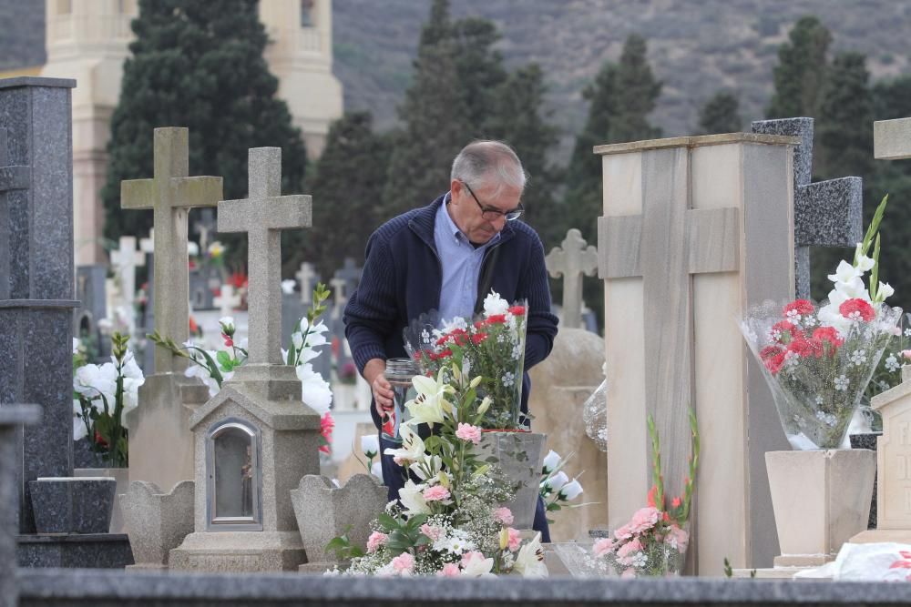 Los Remedios se llena de homenajes a los difuntos