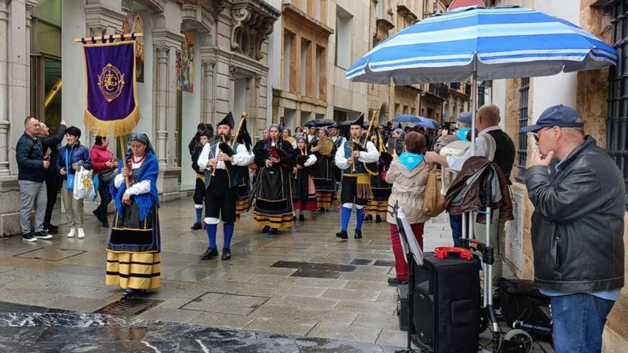 Folclore en la calle de la Rúa | LNE