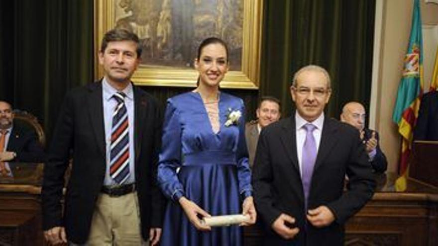 Juan Lorenzo Collado gana el premio de “Flor Natural”  con el poema “Ramillete de Flores” dedicado a la Reina de las Fiestas de la Magdalena 2012,  María España