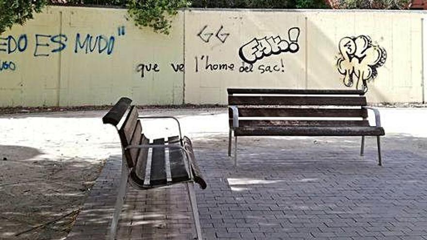 Les branques ja deixen veure els bancs