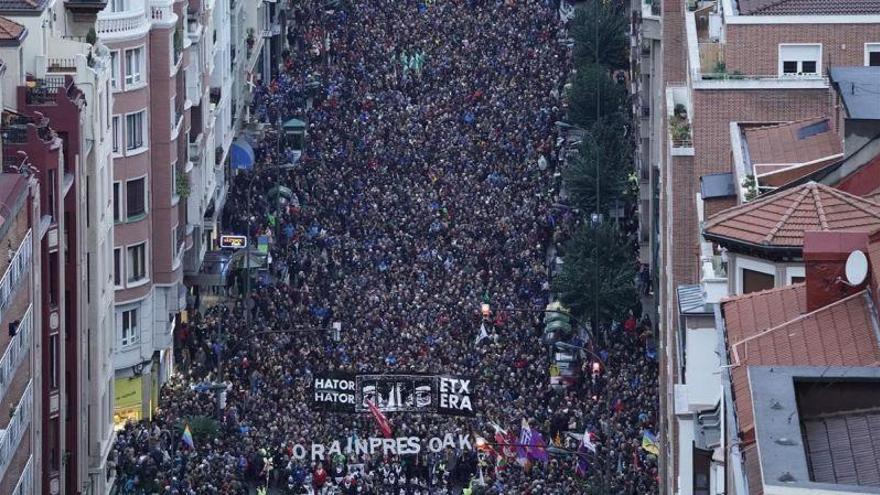 Unas 70.000 personas reclaman en Bilbao el fin de la dispersión de presos de ETA