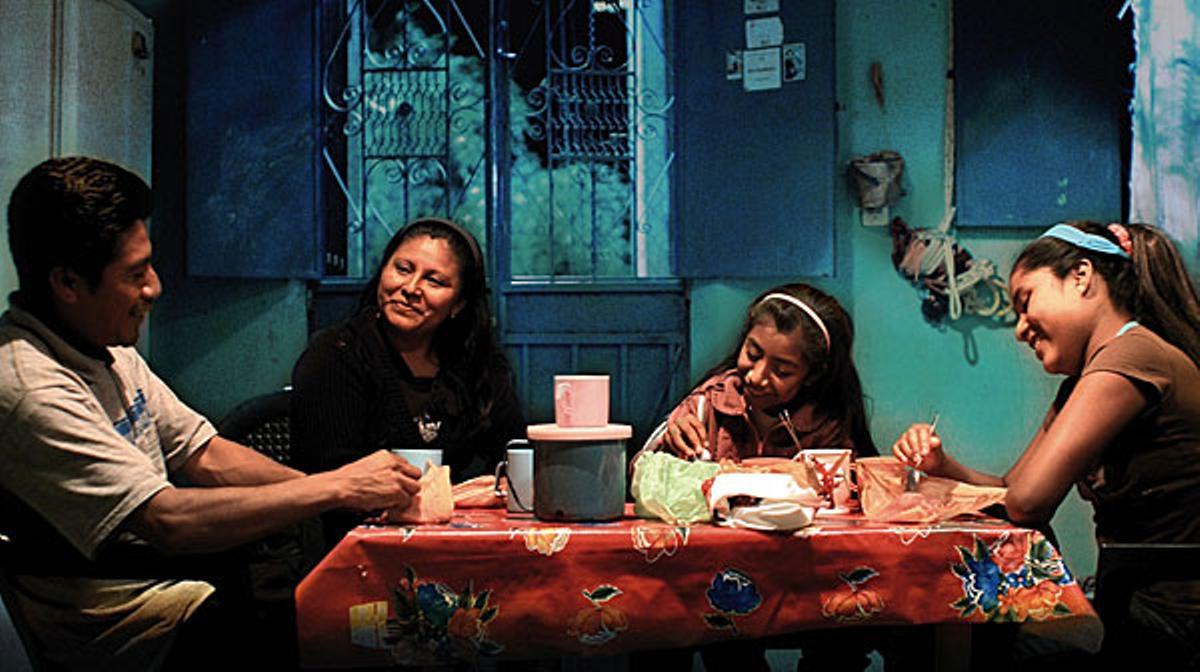 Tràiler: ’Aquí y allá’