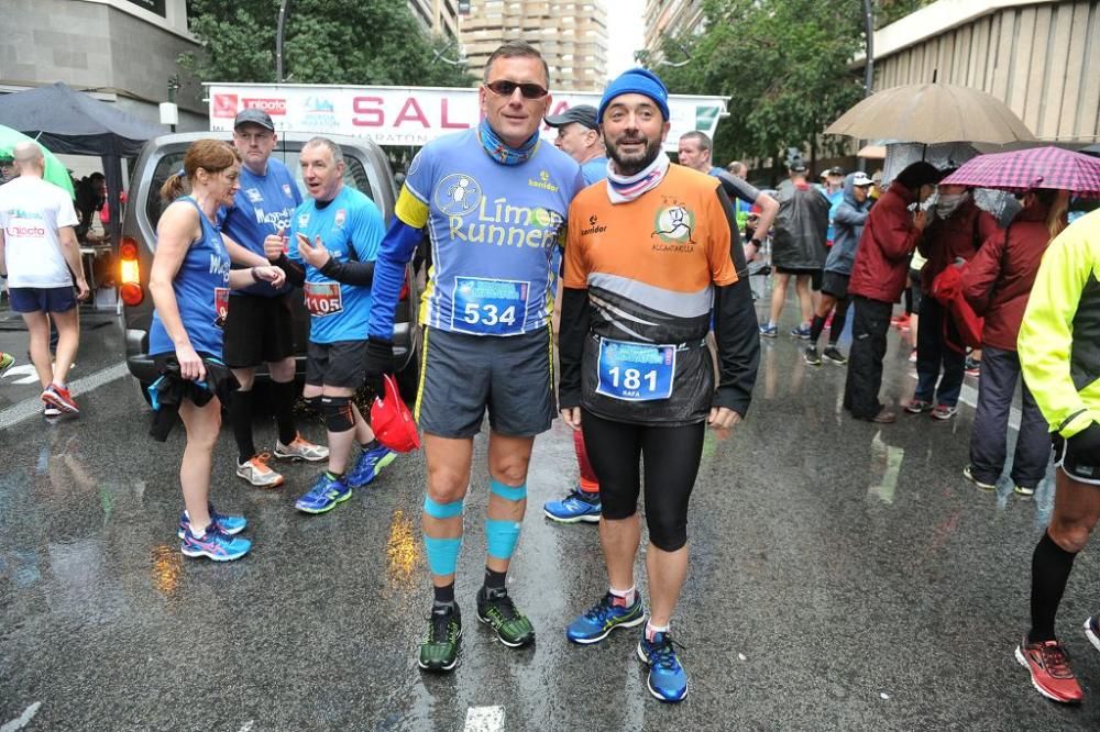 Ambiente y salida de la Maratón y Media Maratón de Murcia