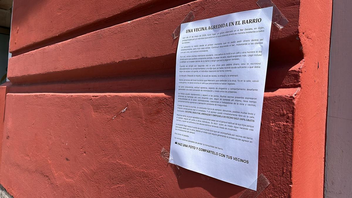 Uno de los carteles.