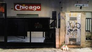 La discoteca Chicago Latino, ubicada en la calle Tàrrega número 111, en el polígono industrial de Can Petit de Terrassa, Barcelona, donde la madrugada del domingo 9 de marzo de 2025 abatieron a tiros a un hombre frente al local.