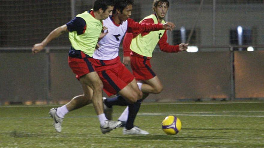 El gol va ser la carta de presentació del japonès Hiroshi en el seu primer entrenament amb el Girona.