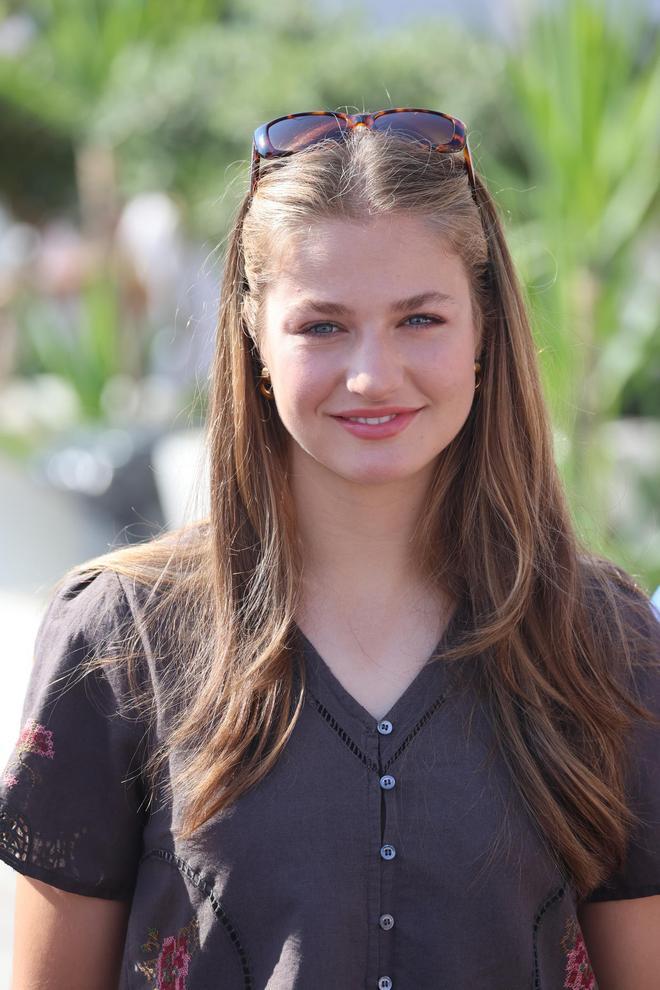 FOTOS | La Princesa Leonor sorprende al acudir con el Rey Felipe a la Copa del Rey de vela