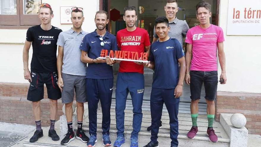 Mollema, Aru, Valverde, Nibali, Quintana, De la Cruz y Urán, ayer en Málaga. // FDV