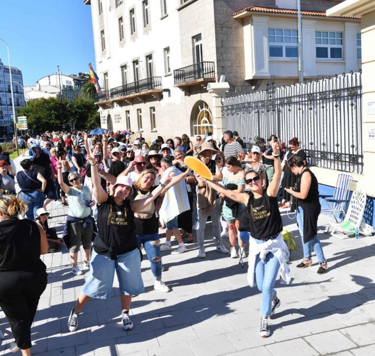 Cola de fans para acceder al Puerto.  | // IAGO LÓPEZ