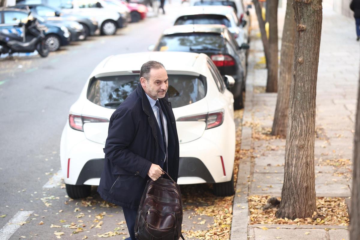 El exministro José Luis Abalos a su llegada al Tribunal Supremo es jueves, antes de su entrada en prisión.