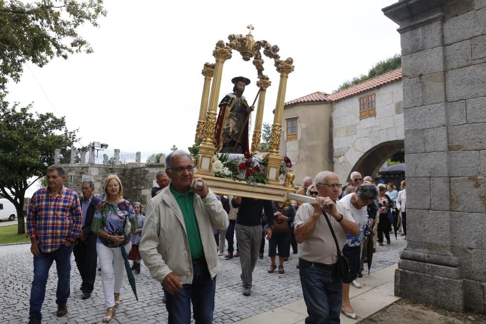 La última romería y el concierto de Tony Lomba ponen el broche final a las festividades en el Día da Irmandade.