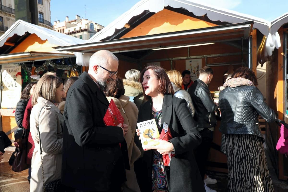 'Libros que importan', intercambio de libros en la plaza del Pilar