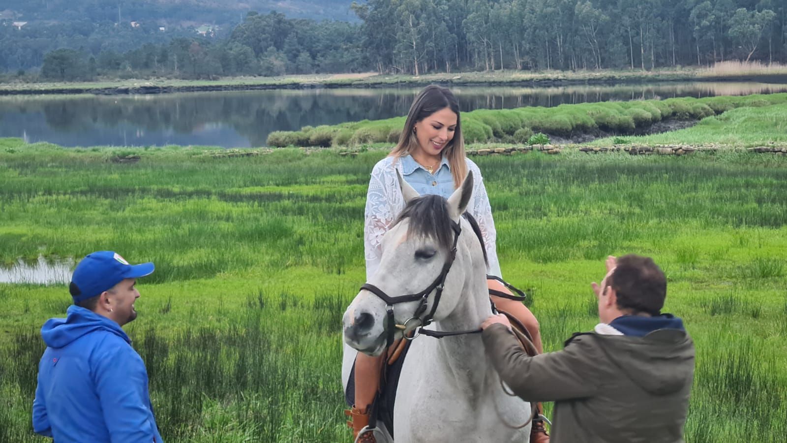 La actriz y presentadora Beatriz Serén durante el rodaje de "Junto a ti", el videoclip del último trabajo de Roi Casal, dirigido por Virvi Fraga.