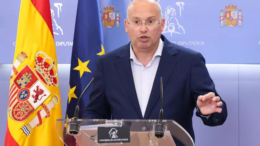 Tellado: “Nosotros no iremos a Waterloo para negociar con Puigdemont porque no somos como el PSOE”