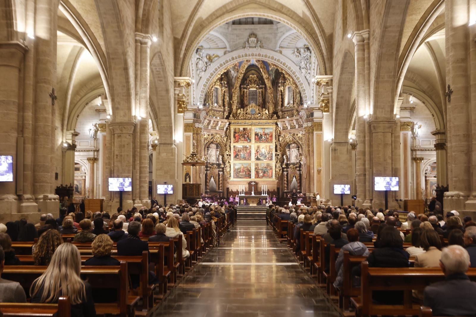 Así ha sido la misa en honor a las víctimas de la tragedia de Campanar