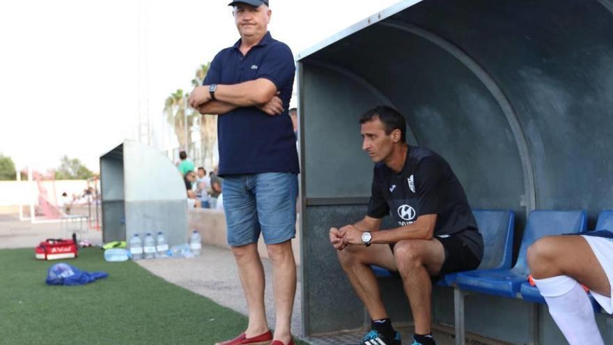 Manix Mandiola, que apostó de inicio por un 3-5-2 , durante el partido de ayer en Santanyí.