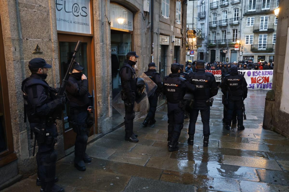 Dieciséis manifestantes identificados por la Policía en las protestas por el desalojo de la casa de la Algalia de Arriba