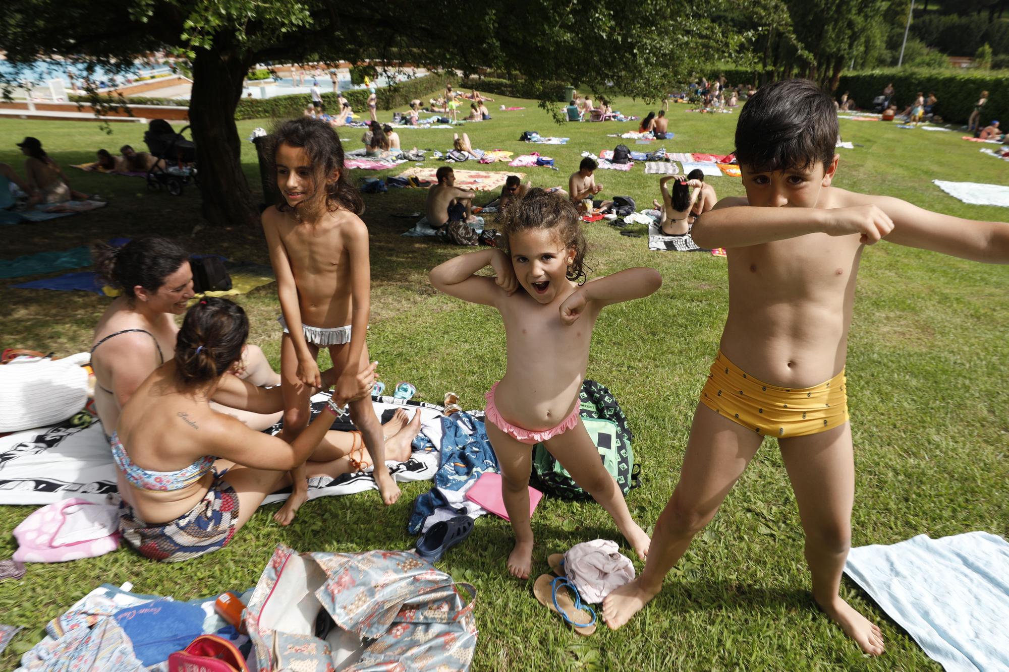 Oviedo se lanza a la piscina para darse el baño más oportuno del lustro