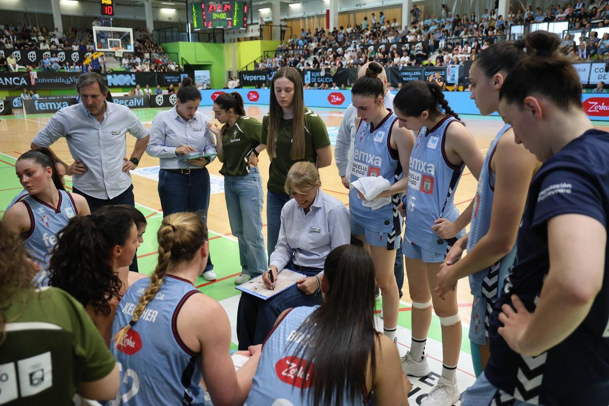 El Celta Zorka celebra su ascenso a la élite del baloncesto
