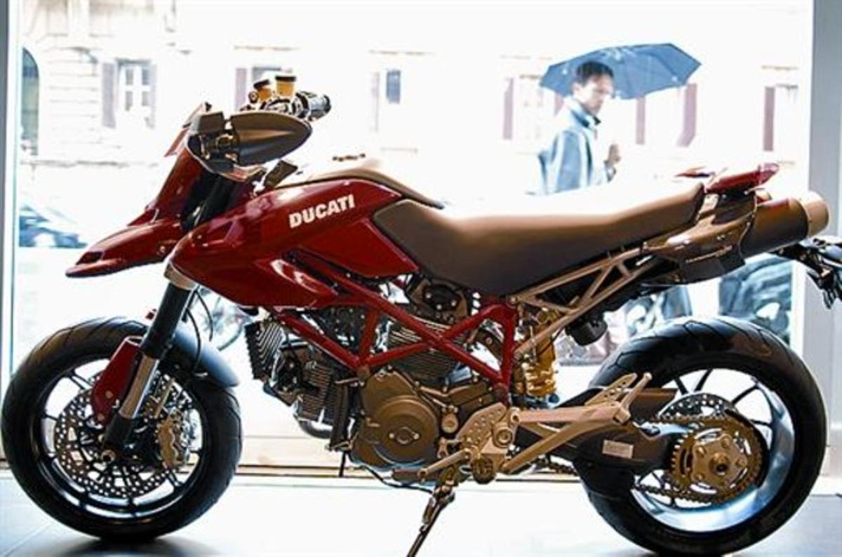 Llegenda esportiva 8 Aparador d’una botiga Ducati a Roma. Llegenda esportiva 8 Aparador d’una botiga Ducati a Roma.
